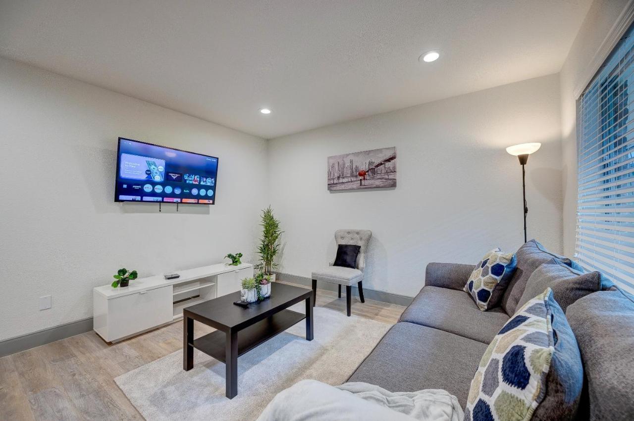Trendy Midtown Apt, Walk To Shops & Sites, Pets Ok 休斯敦 外观 照片