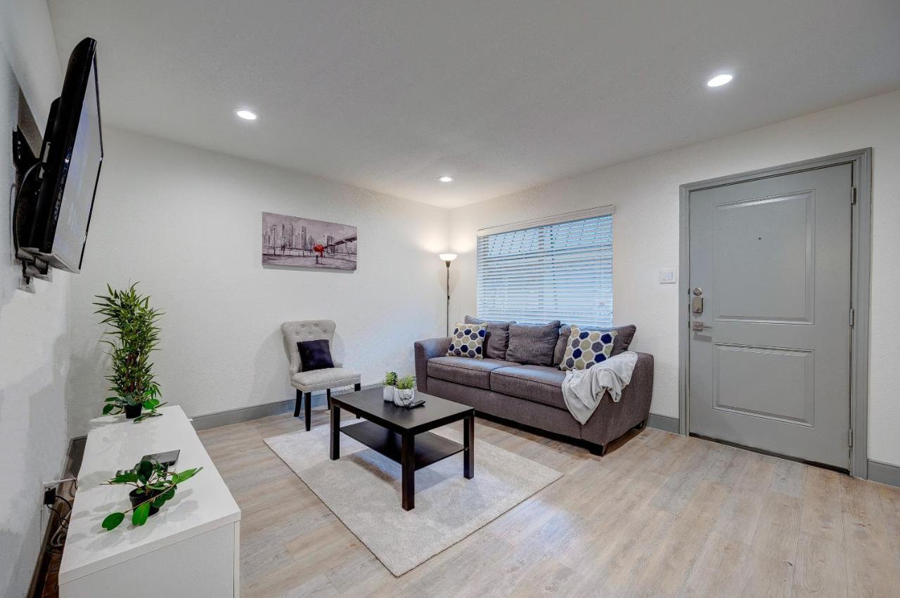Trendy Midtown Apt, Walk To Shops & Sites, Pets Ok 休斯敦 外观 照片