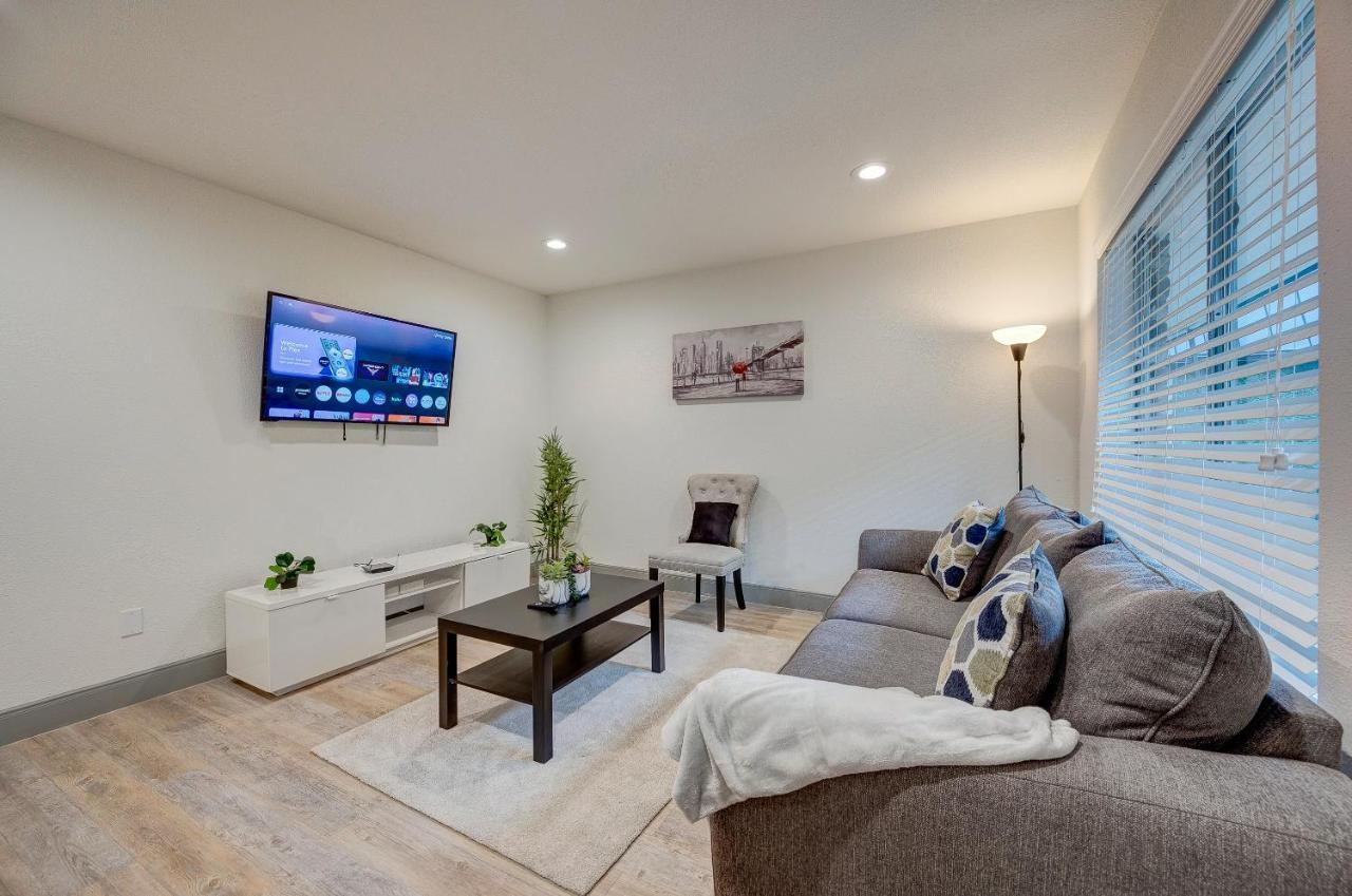 Trendy Midtown Apt, Walk To Shops & Sites, Pets Ok 休斯敦 外观 照片