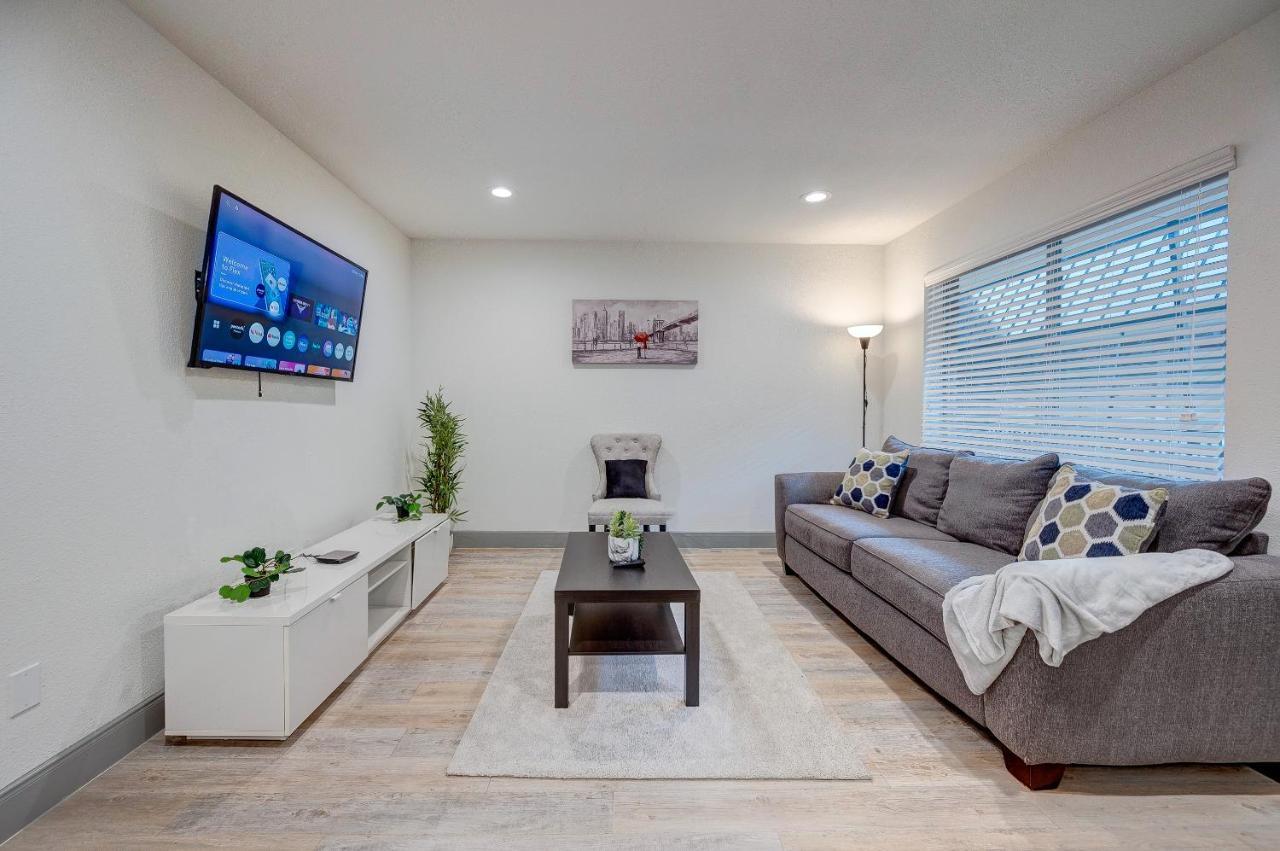 Trendy Midtown Apt, Walk To Shops & Sites, Pets Ok 休斯敦 外观 照片